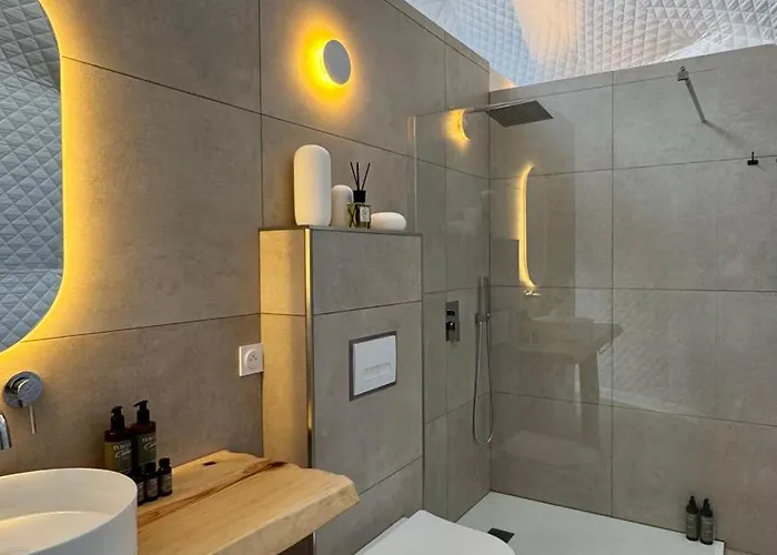 Les Domes Du Moulin Luxury tent Urtaca